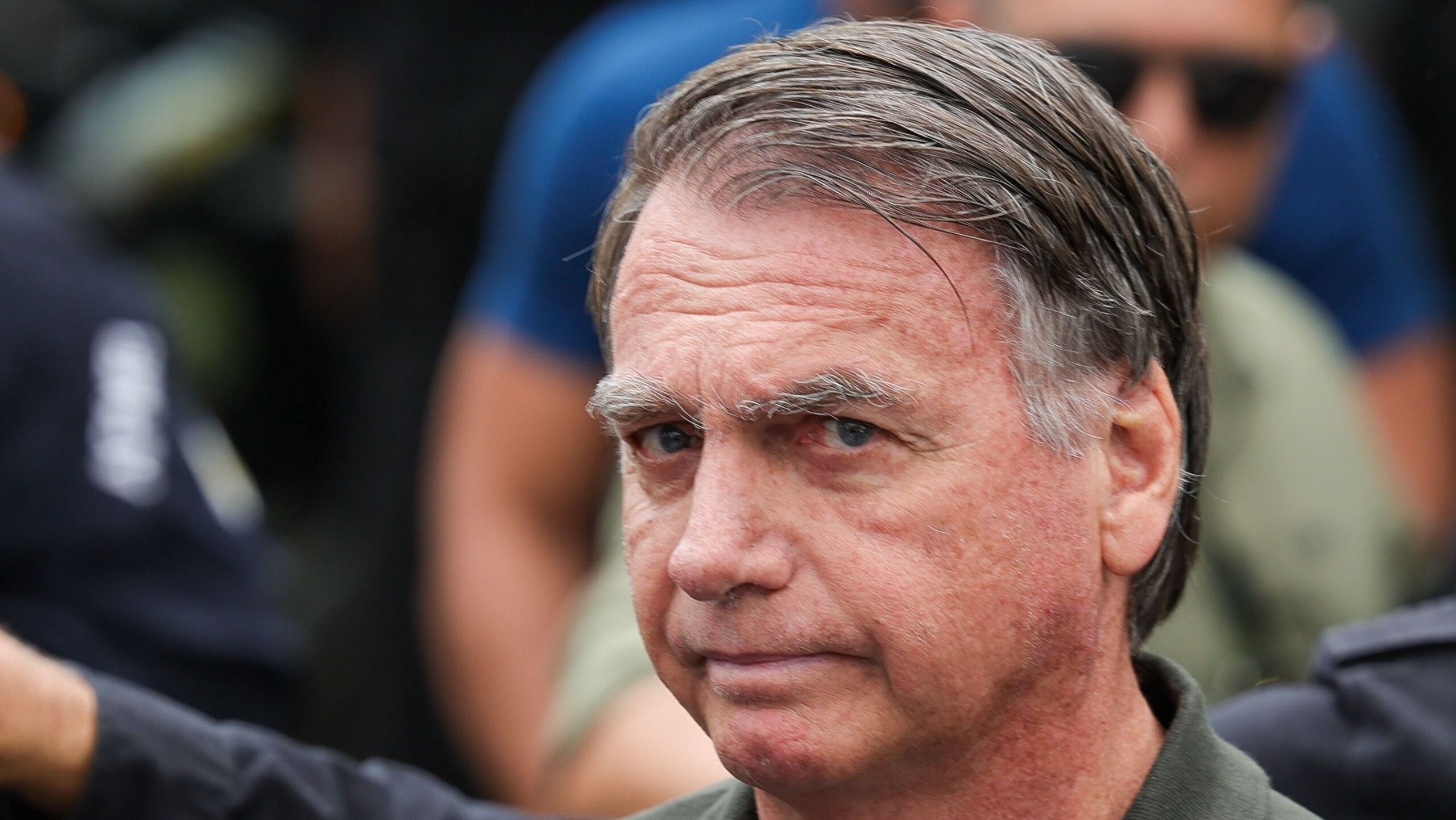 Moraes autoriza Bolsonaro a receber estímulo craniano seguro