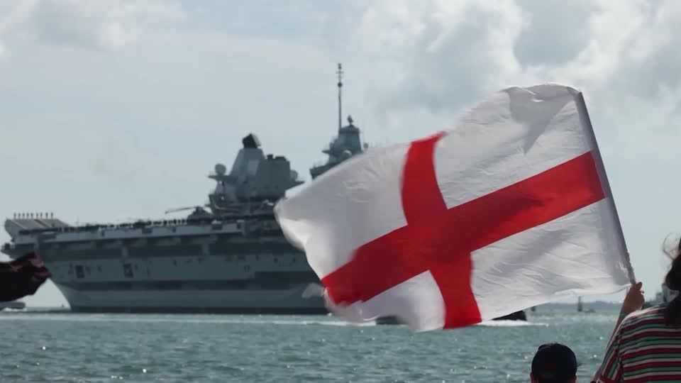 Porta-avião britânico em prontidão para missão crítica