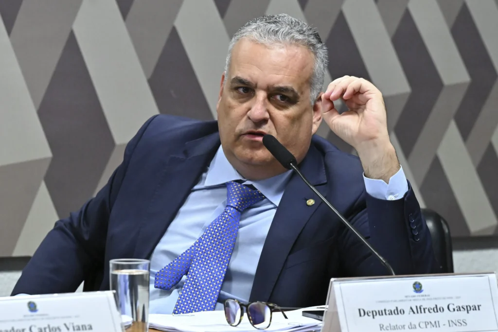 Sem aval para prorrogação, relator apressa parecer da CPMI
