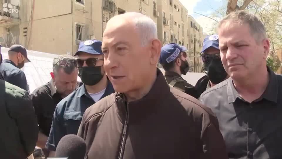 Netanyahu visita cidade alvo de ataque com mísseis do Irã e reforça segurança