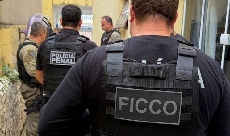 Policial penal é preso por contrabando de celulares e drogas