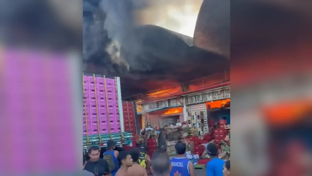 Incêndio atinge galpão da Ceasa e causa grandes danos na zona Norte