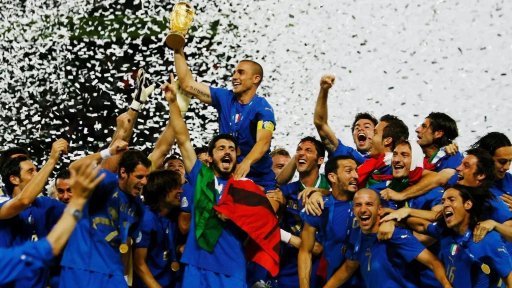Campeões de 2006 apontam crise estrutural no futebol italiano hoje.