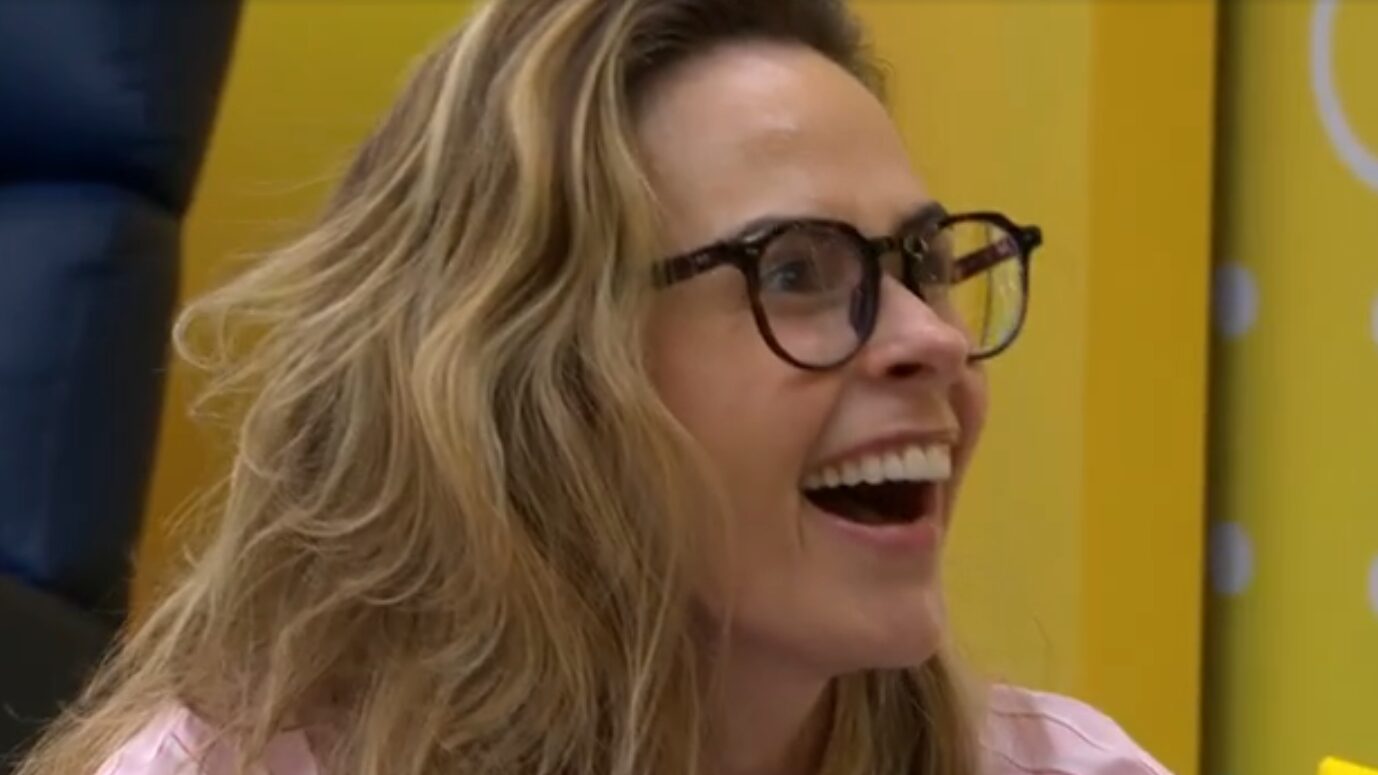 BBB 26: Ana Paula acorda a casa de madrugada com diversão