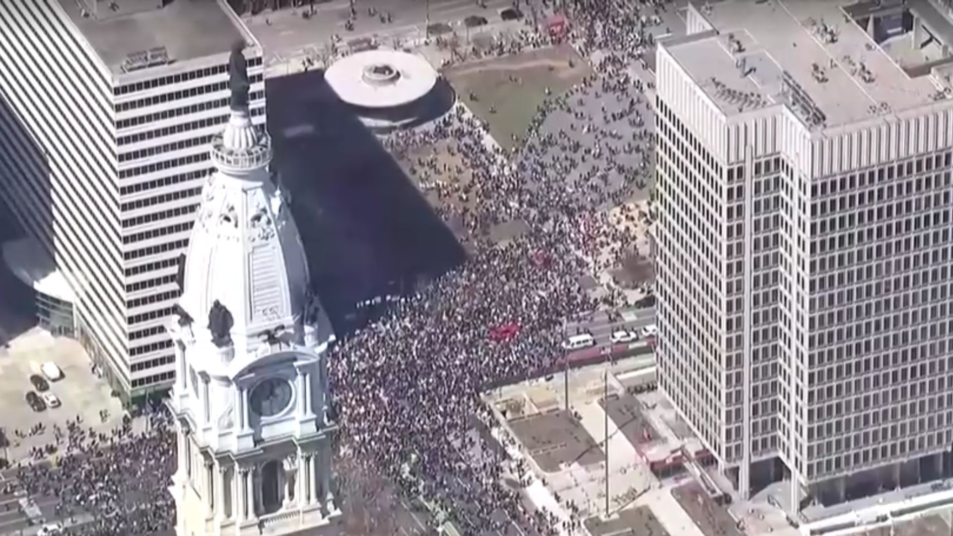 75 pessoas foram presas em Los Angeles após protesto pacífico