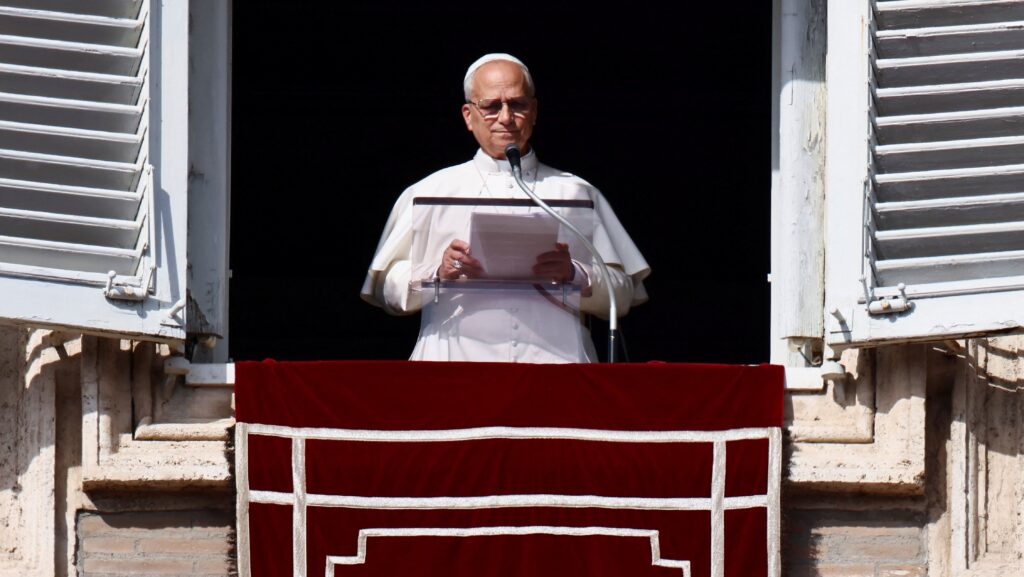 Papa Leão XIV expressa preocupação com Irã e clama por paz