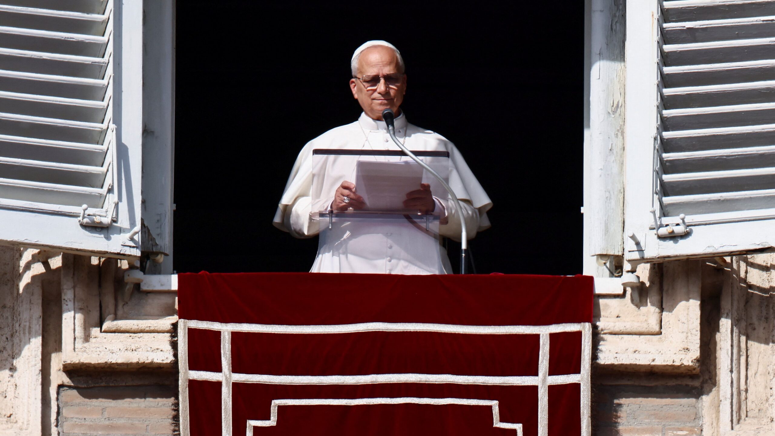 Papa Leão XIV expressa preocupação com Irã e clama por paz