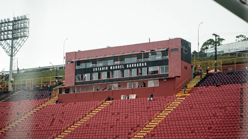 Vice-líder, São Paulo busca vitória contra o Vitória no Brasileiro