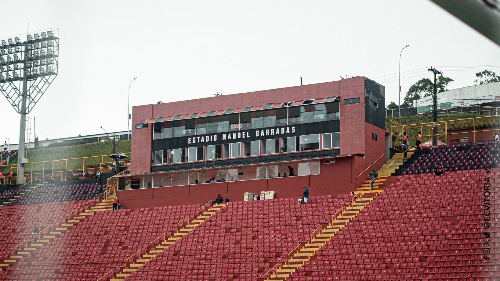 Vice-líder, São Paulo busca vitória contra o Vitória no Brasileiro