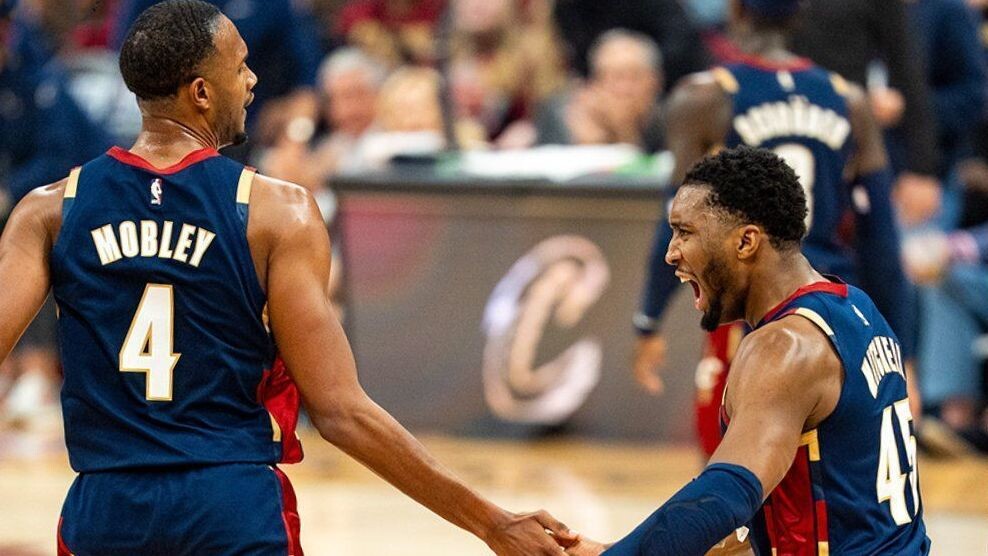 Cavaliers vencem Raptors e garantem vantagem na série