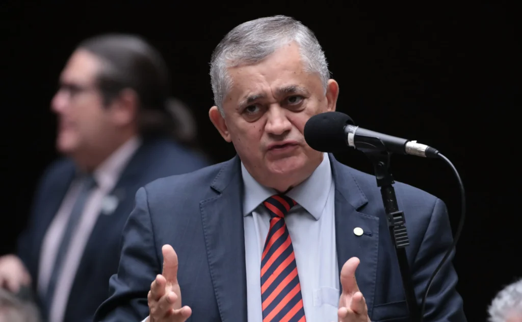 Novo ministro de Relações Institucionais promete transformação política