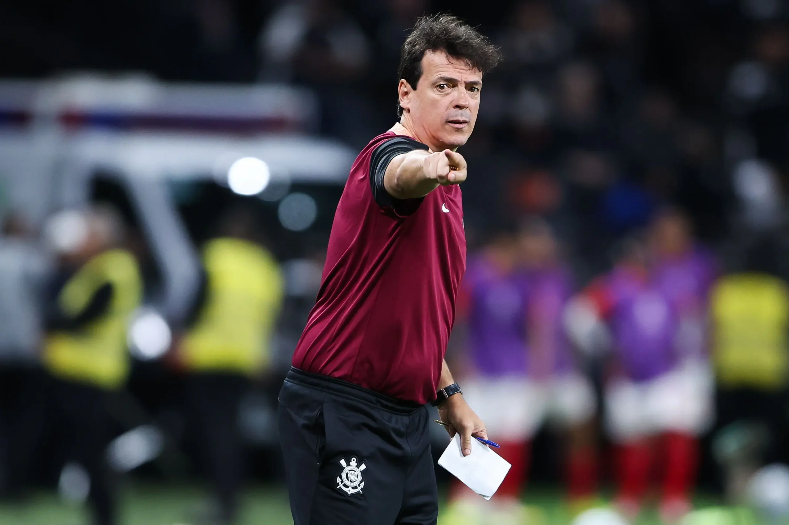 Diniz se emociona em Itaquera com explicação sobre escalação