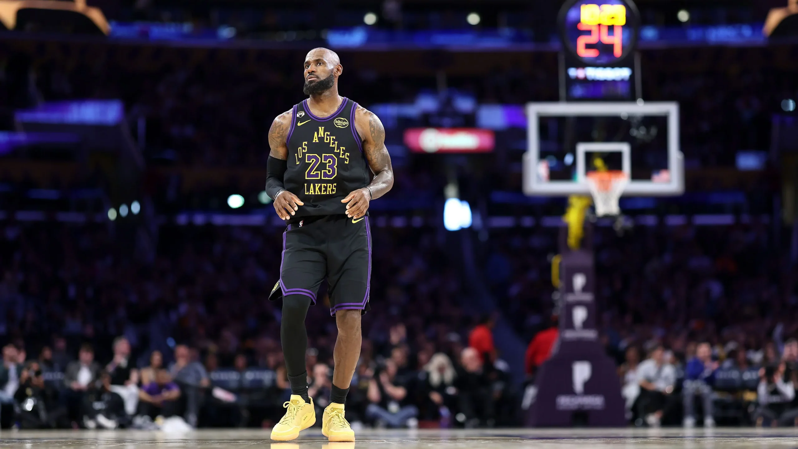LeBron faz história e se torna 4º jogador com 12 mil assistências