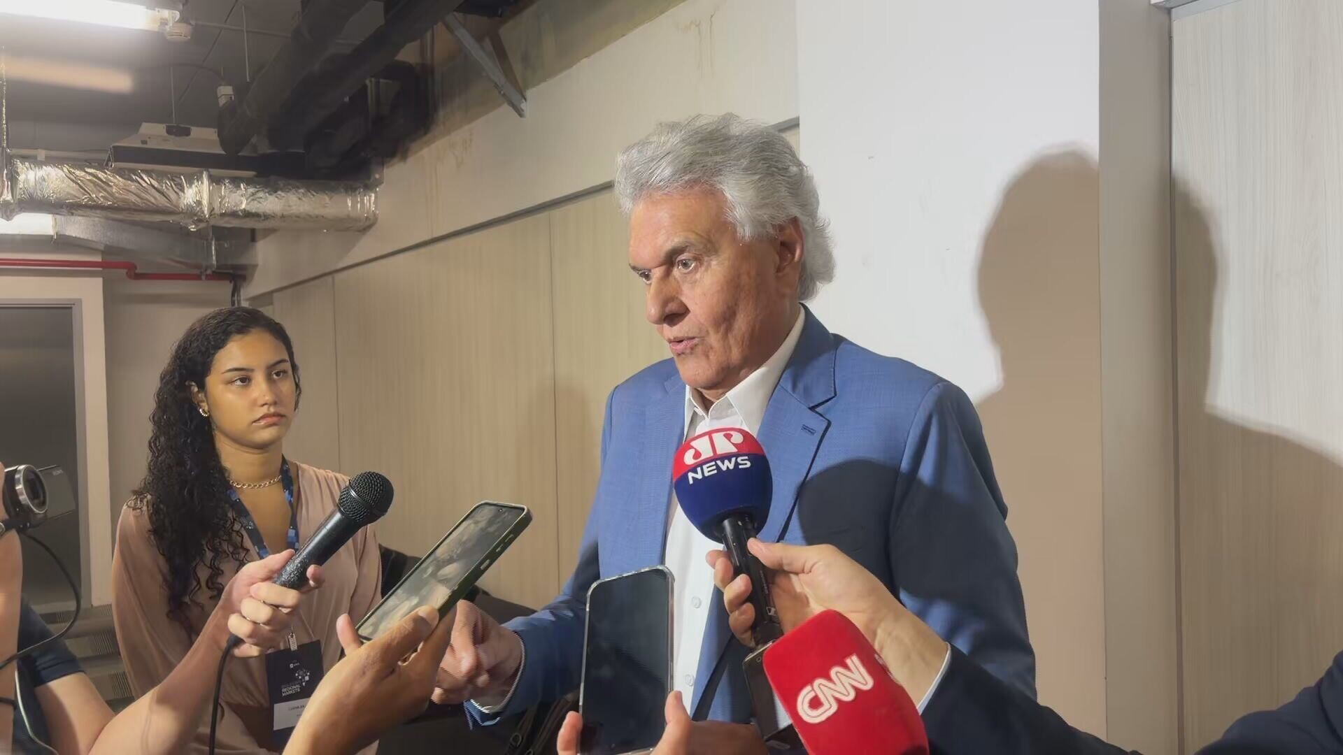 Caiado diverge da direita e afirma apoio a lei contra misoginia