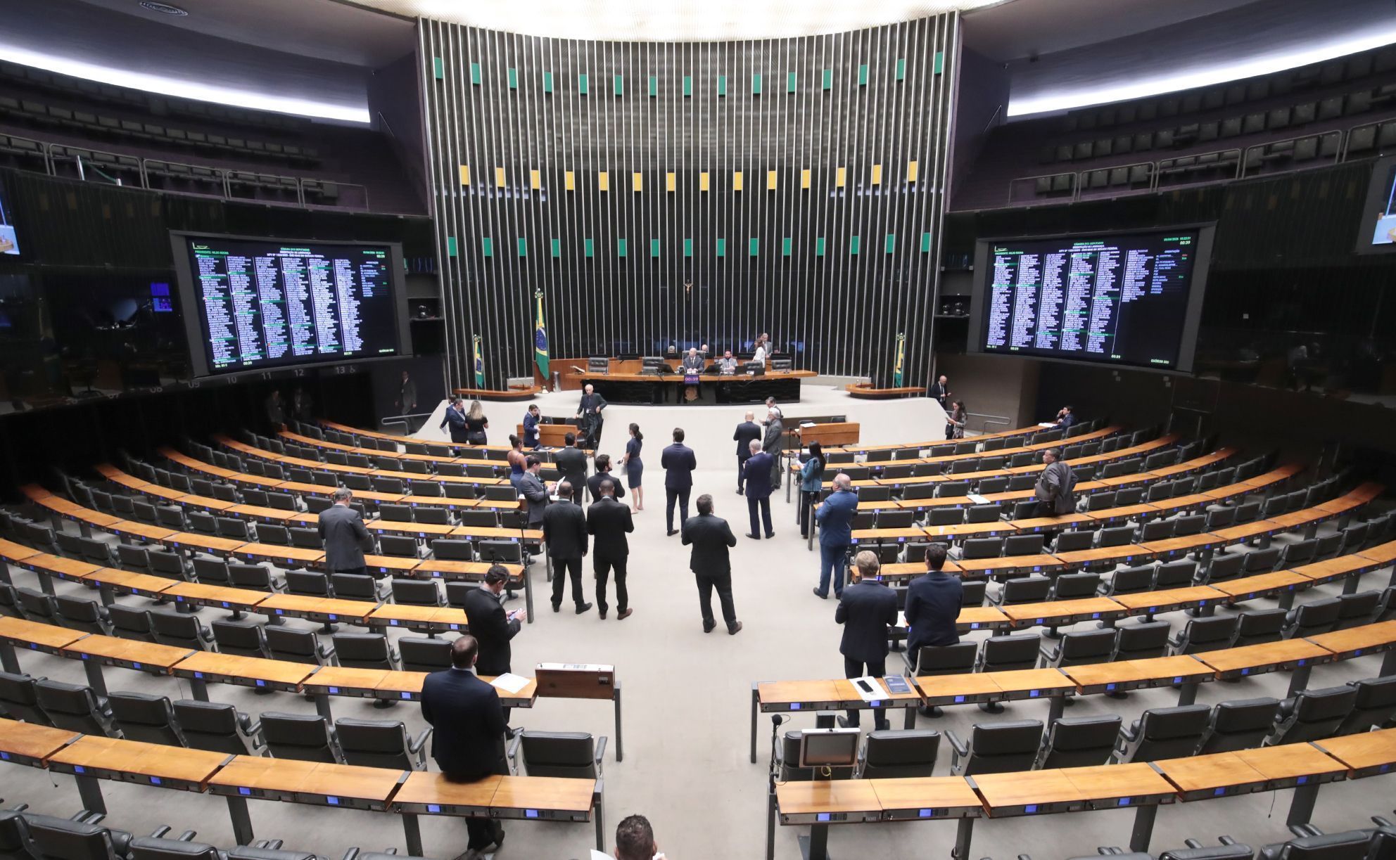 Câmara rejeita mudanças do Senado em MP sobre seguro-defeso eficaz