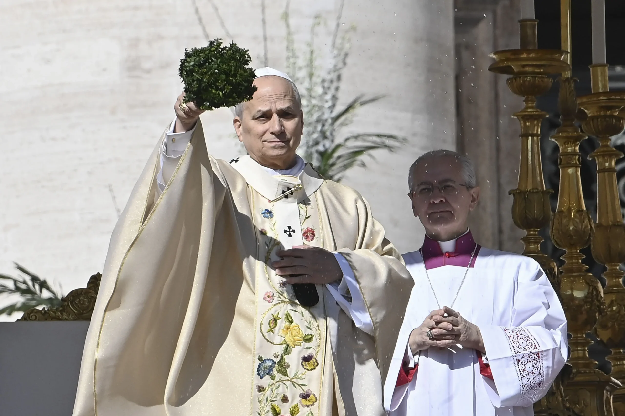 Papa Leão XIV pede paz e diálogo em mensagem de Páscoa