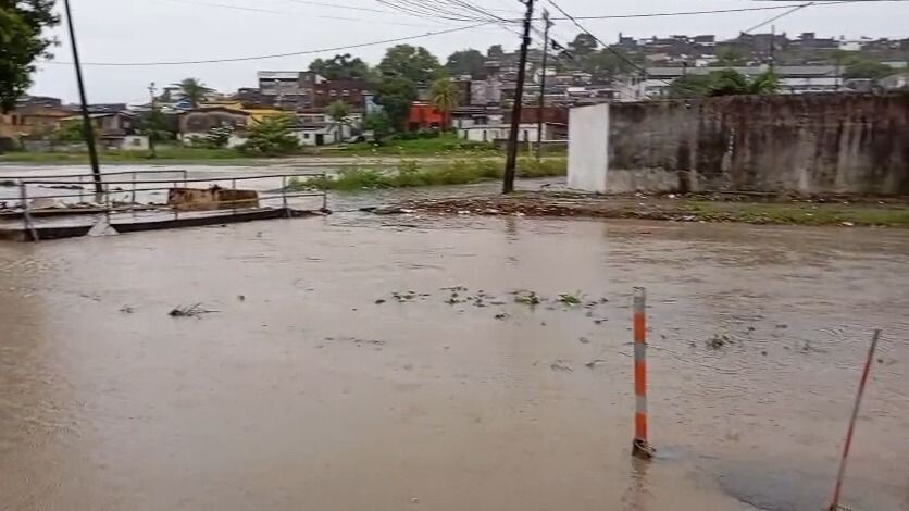 Chuvas suspendem aulas e alertam população da Região Metropolitana