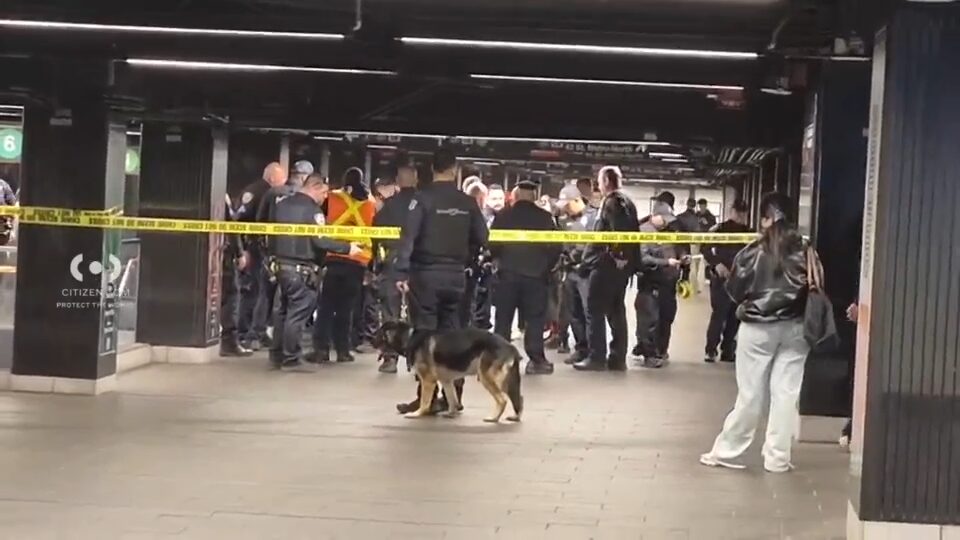 Ataque com faca deixa três feridos na estação de metrô de NY