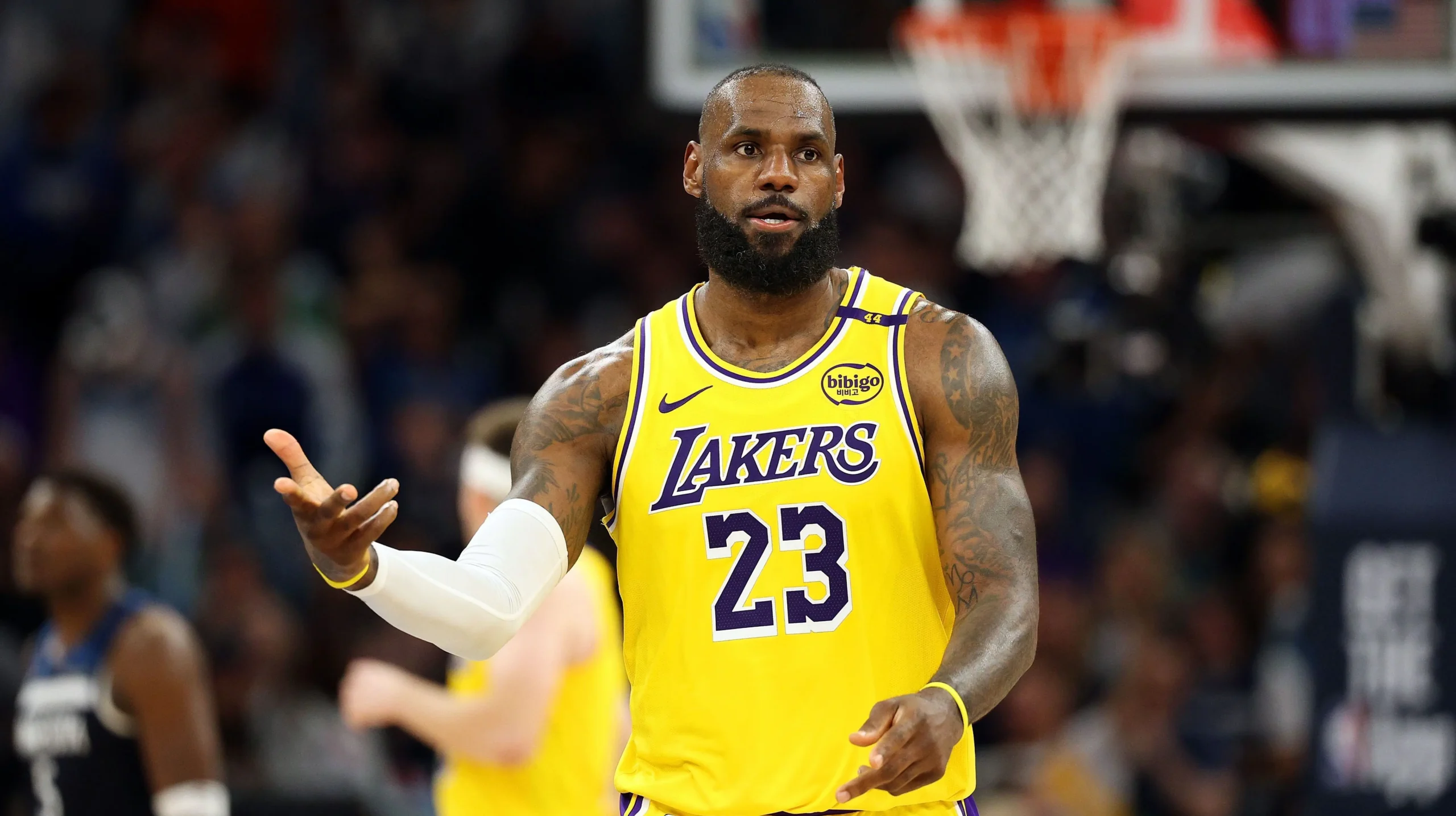 Lakers abrem 3 a 0 sobre os Rockets; Celtics vencem 76ers