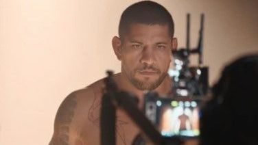 Alex Poatan exibe novo físico e se prepara para estreia na luta