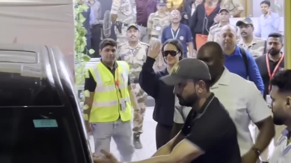 Rihanna chega à Índia para evento de luxo inovador