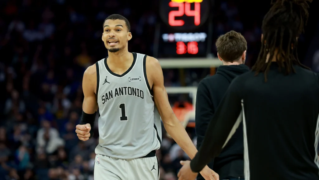 Na briga pelo MVP, Wembanyama leva Spurs à vitória contra Warriors