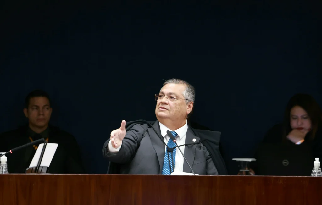Dino associa força do STF à dificuldade decisória do Congresso
