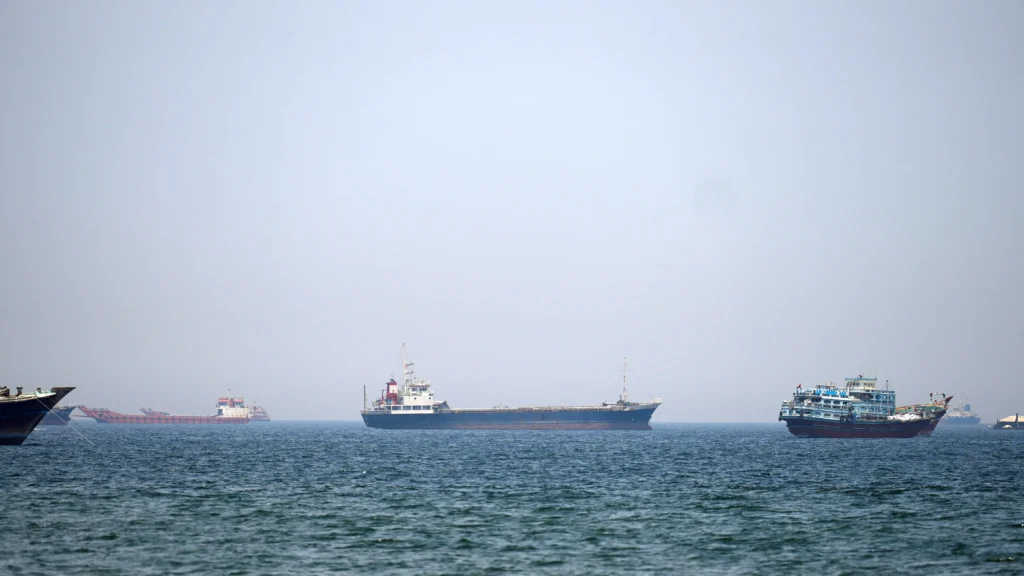 Irã diz que navios de países que impuseram sanções enfrentarão obstáculos em Ormuz
