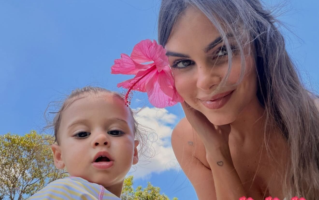 Amanda Kimberlly se emociona com atitude de filha e Neymar