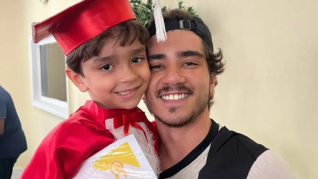 Veja como está João Fernandes, ator e pai solo hoje.