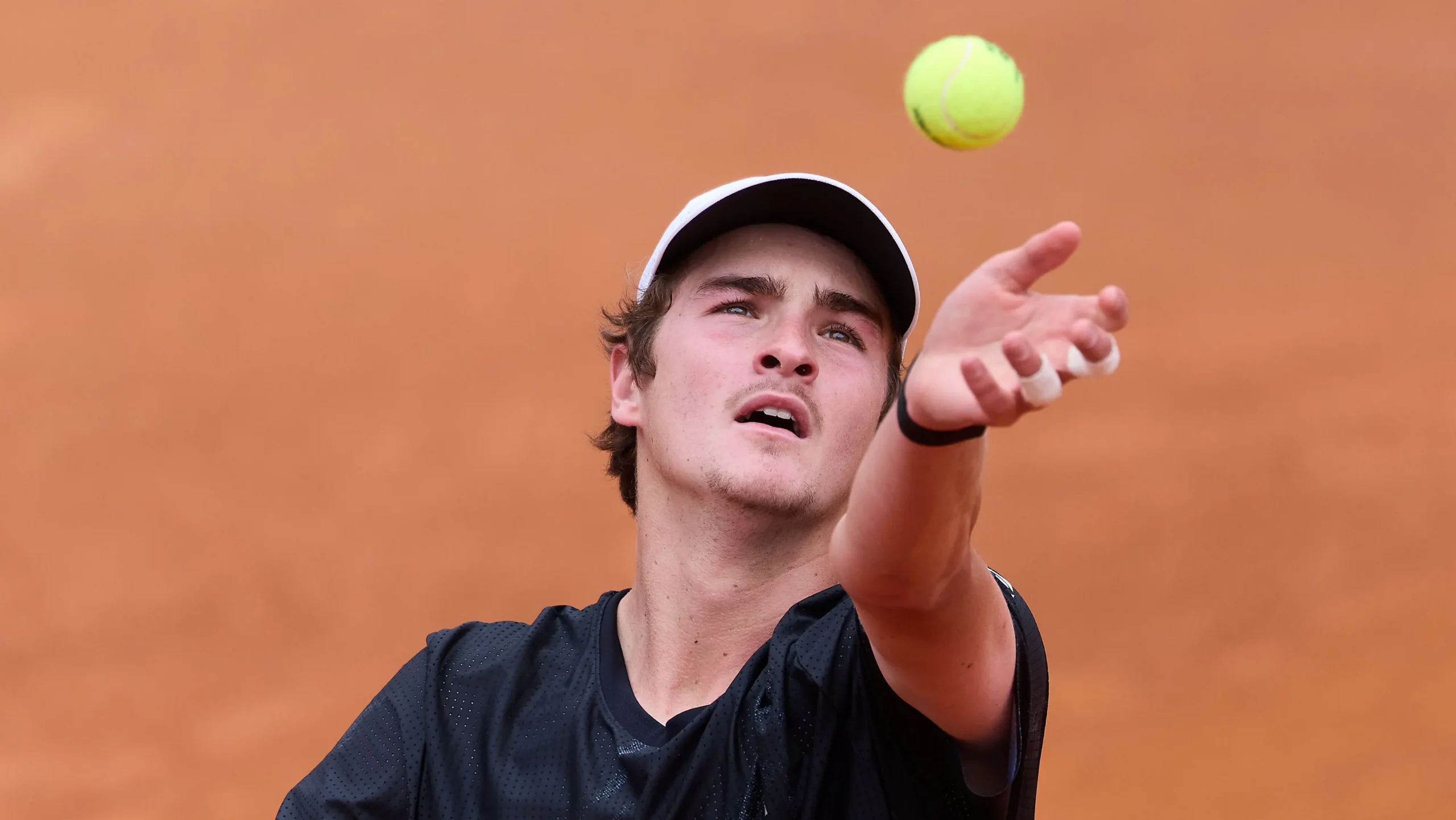 Tênis: João Fonseca enfrenta desafio no ATP de Hamburgo