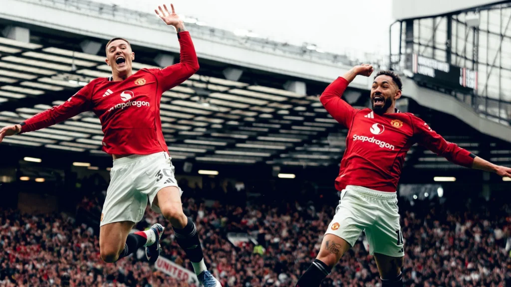 Manchester United vence Liverpool e garante vaga na Champions
