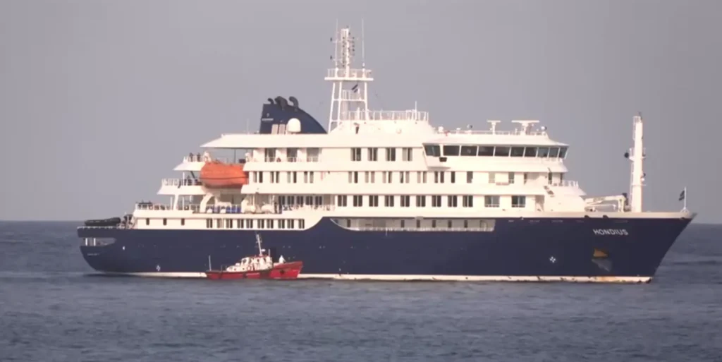 Navio com hantavírus parte rumo à Holanda após desinfecção segura