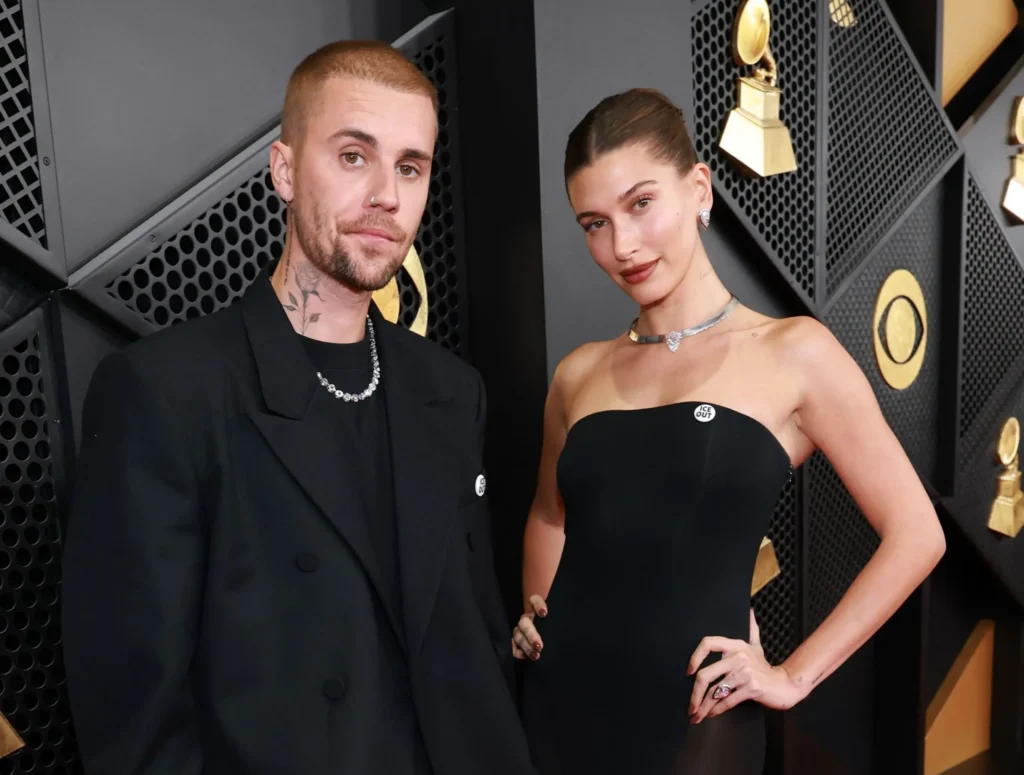 Justin Bieber beija Hailey em celebração do campeonato dos Knicks