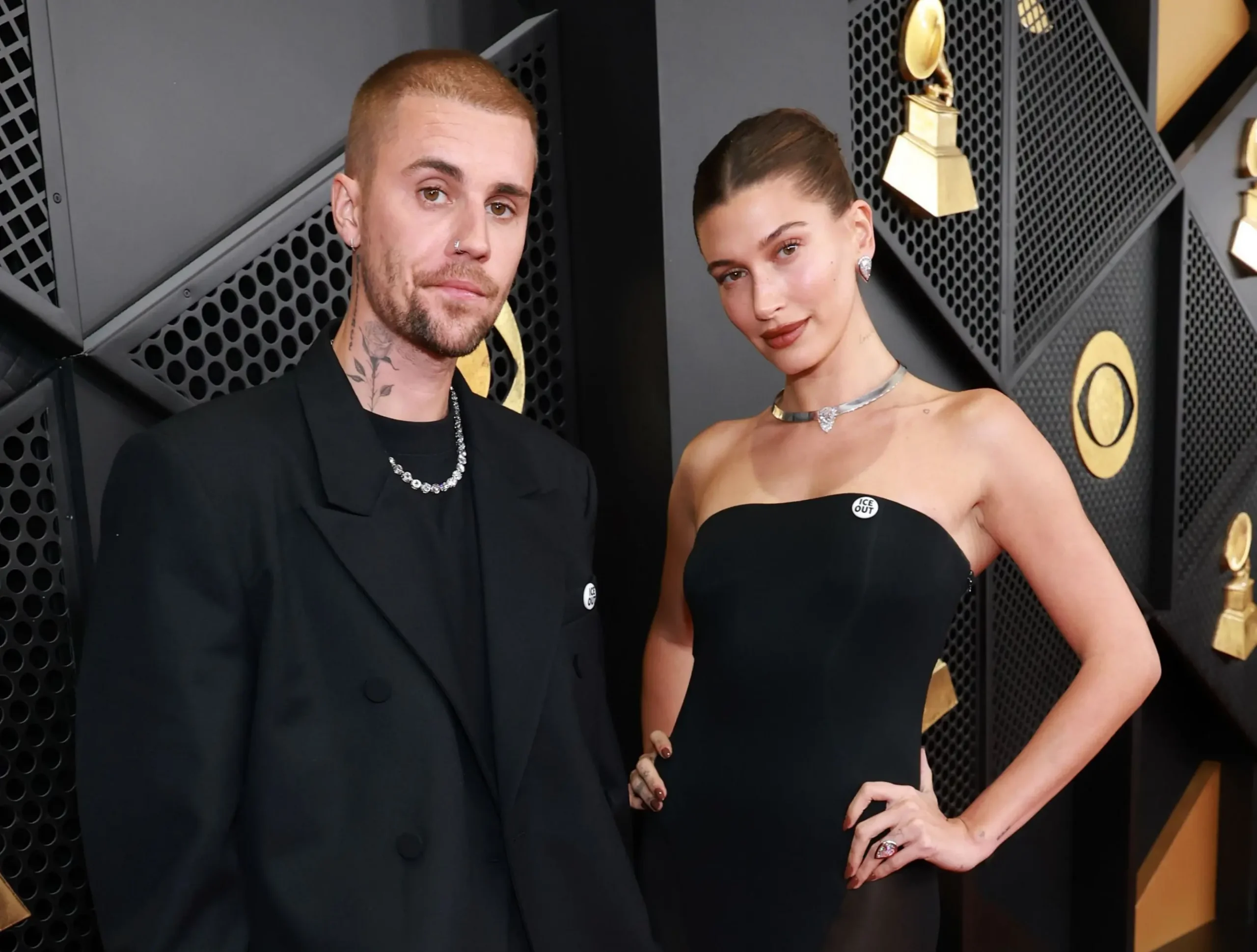 Justin Bieber beija Hailey em celebração do campeonato dos Knicks