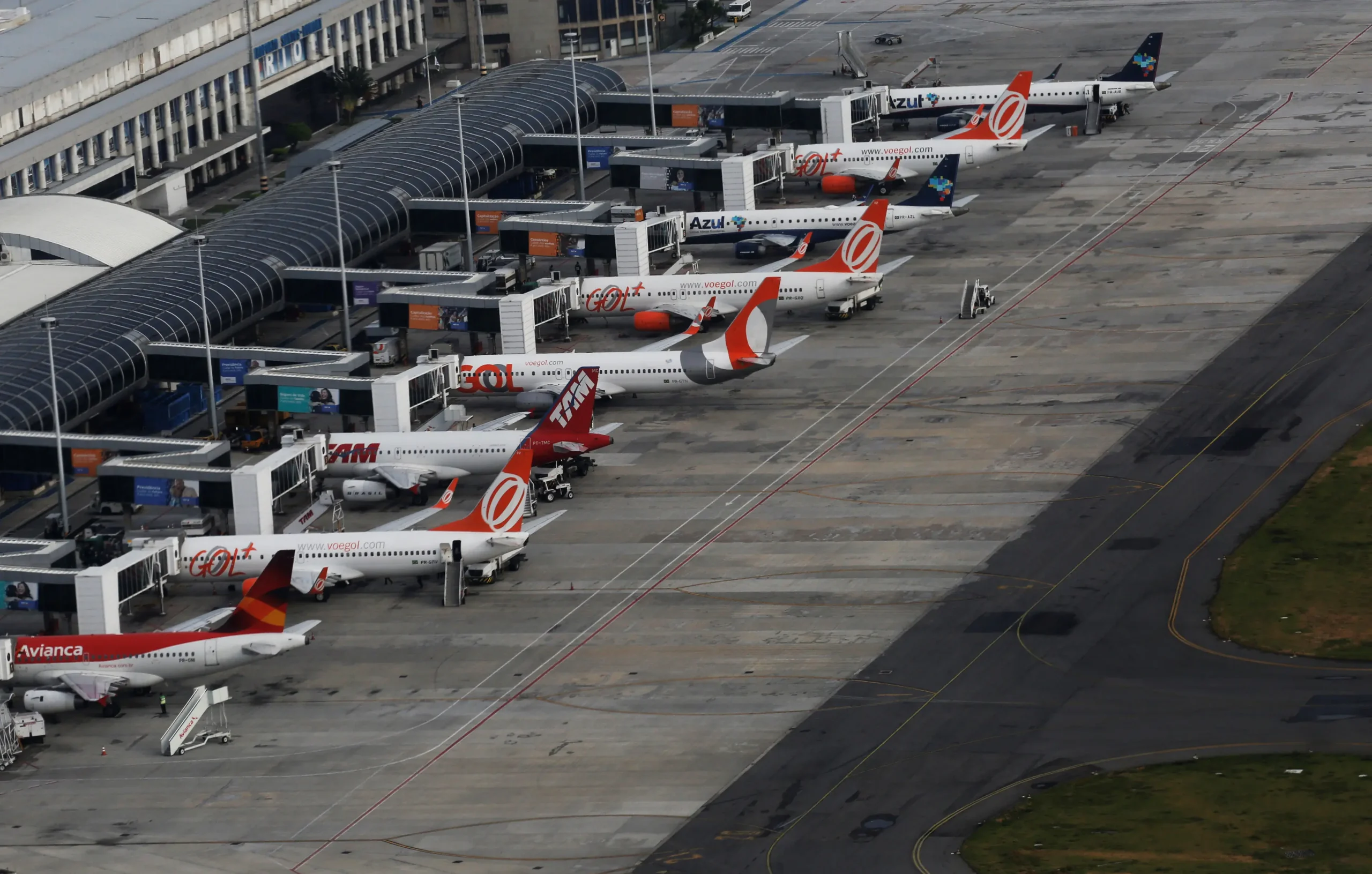 Lucro das aéreas deve cair pela metade com alta do combustível em 2023