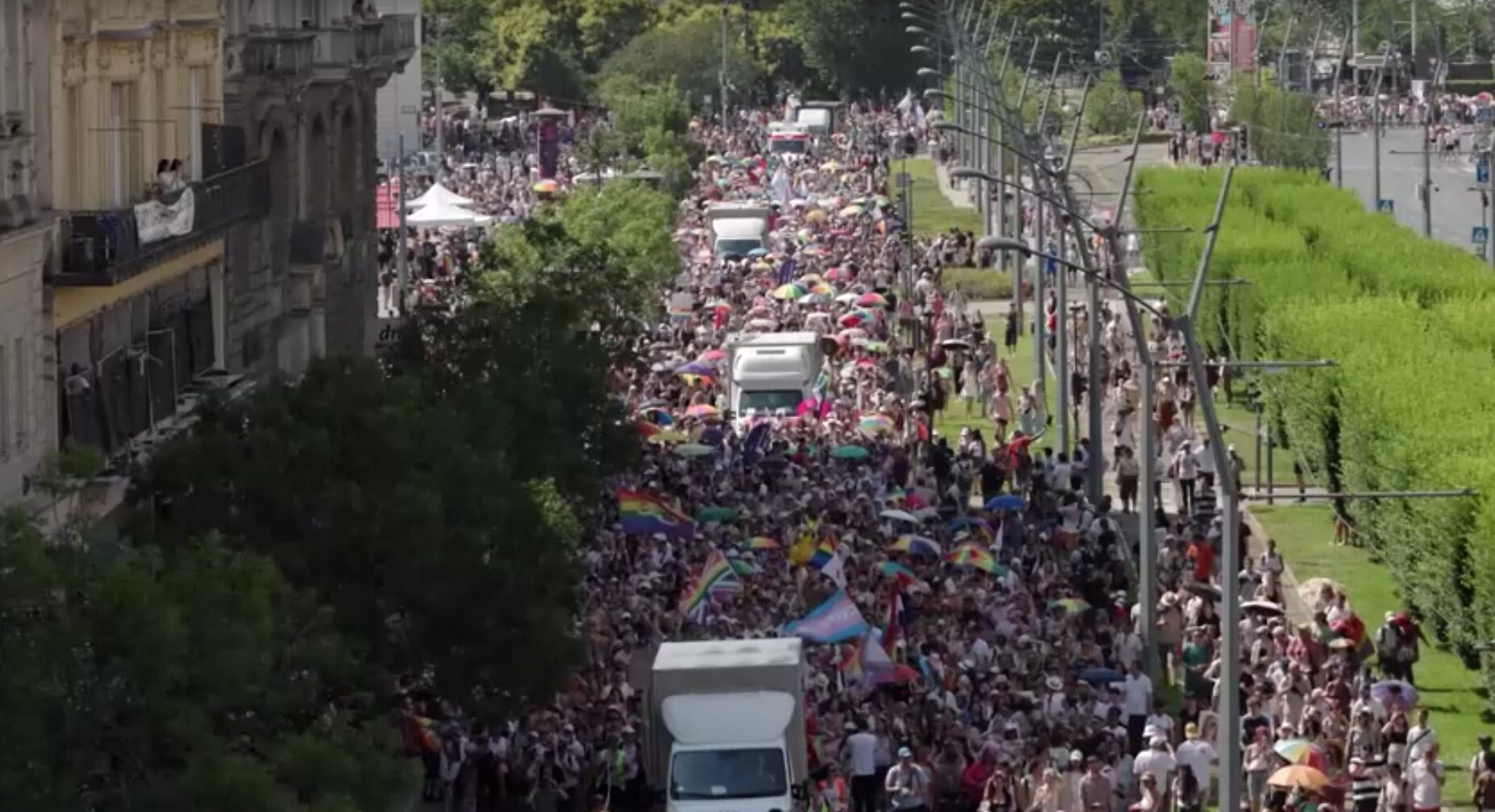 Húngaros participam da primeira Parada LGBT+ após Orbán