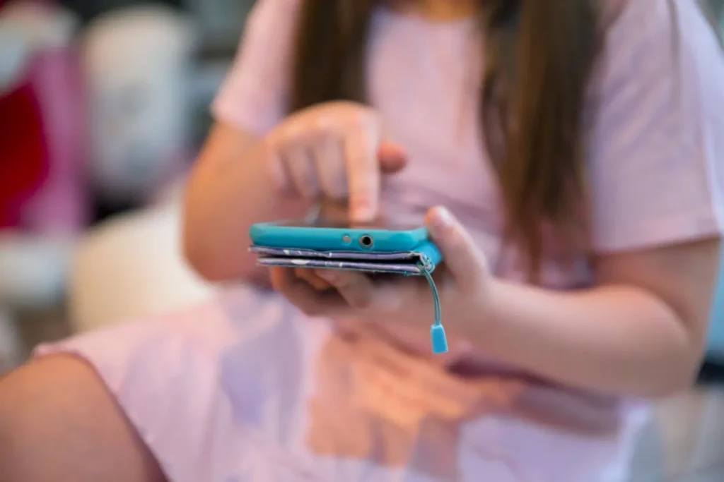 Proibição de celular na escola tem efeito surpreendente na aprendizagem