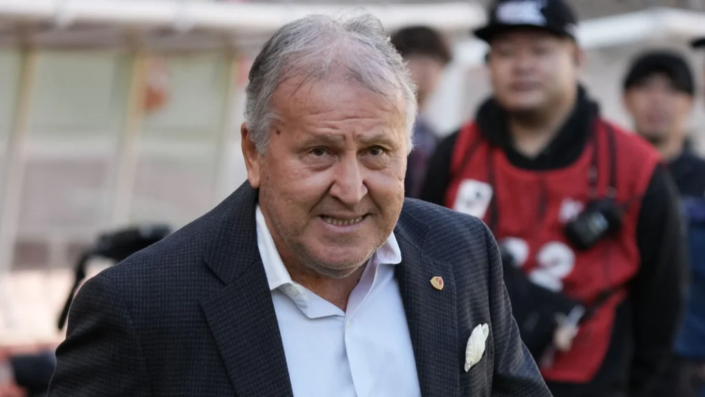 Técnico do Japão quer ajuda de Zico para enfrentar Brasil