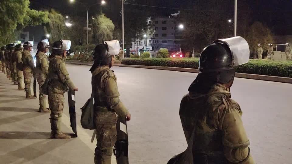 Militares patrulham ruas na Bolívia após crise de segurança