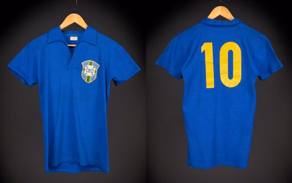 Camisa usada por Pelé na Copa de 1958 vai a leilão histórico