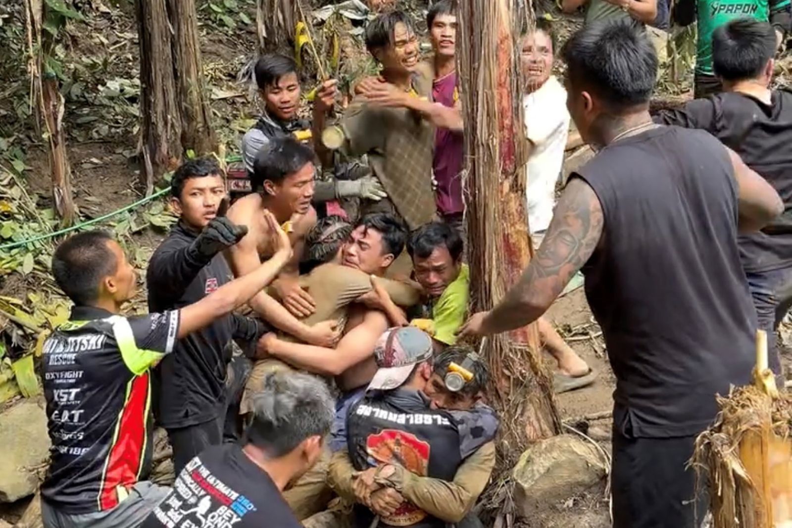 Caverna no Laos: emoção e desafios do resgate emocionante