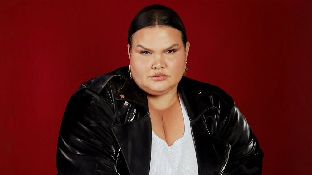 Thais Carla exibe antes e depois da impressionante perda de 100 kg