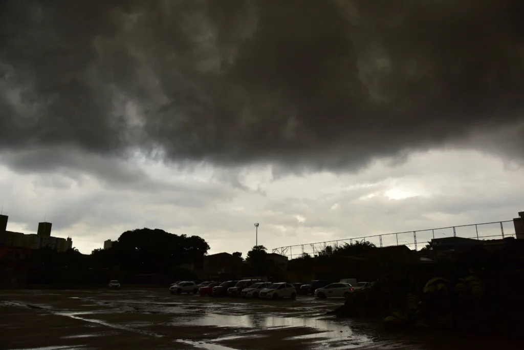 Previsão do tempo para SP: ventos fortes e queda de temperatura