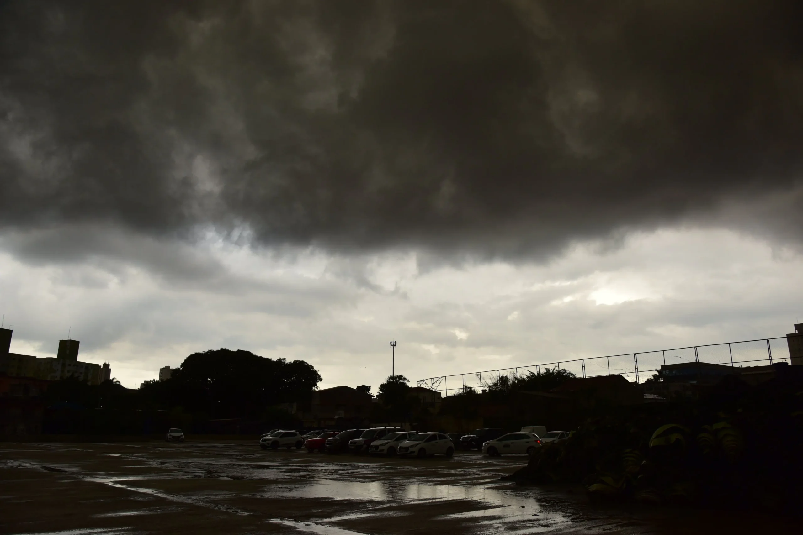 Previsão do tempo para SP: ventos fortes e queda de temperatura