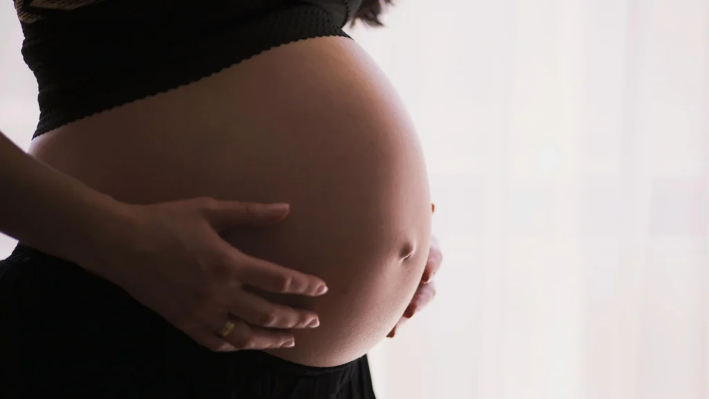 83% das mulheres que tiveram gravidez precoce perderam emprego.