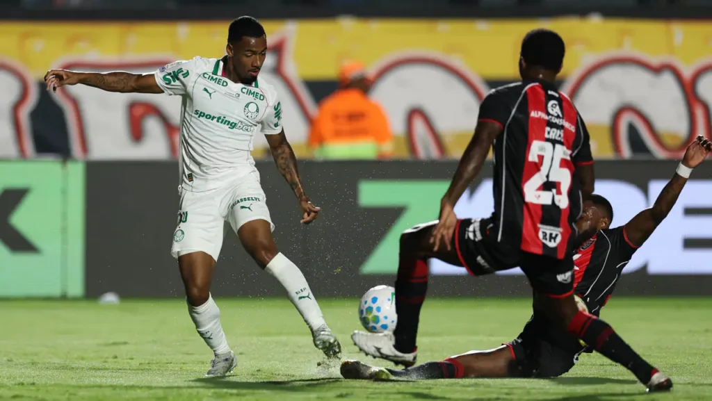Presidente do Vitória detona arbitragem e pede justiça imediata