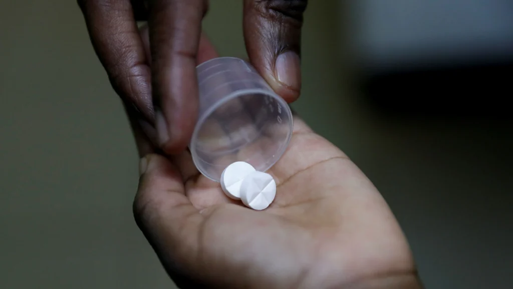 Menos crianças receberam auxílio contra HIV após cortes dos EUA