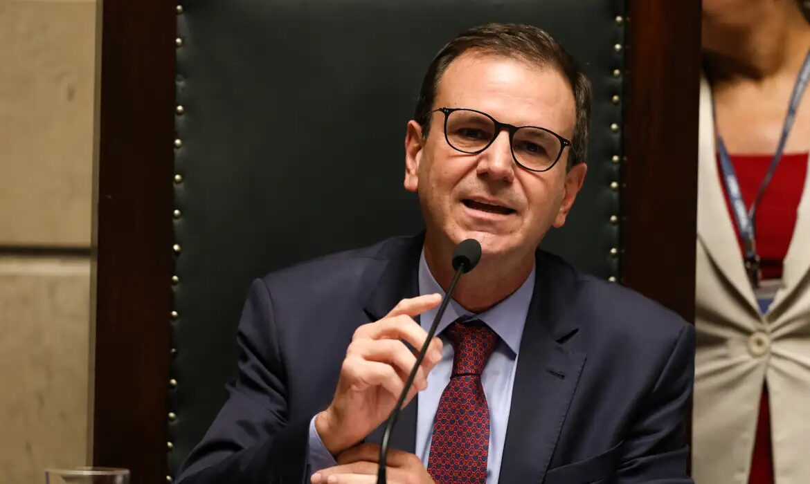 Paes desiste de ir a primeiro debate com candidatos ao RJ