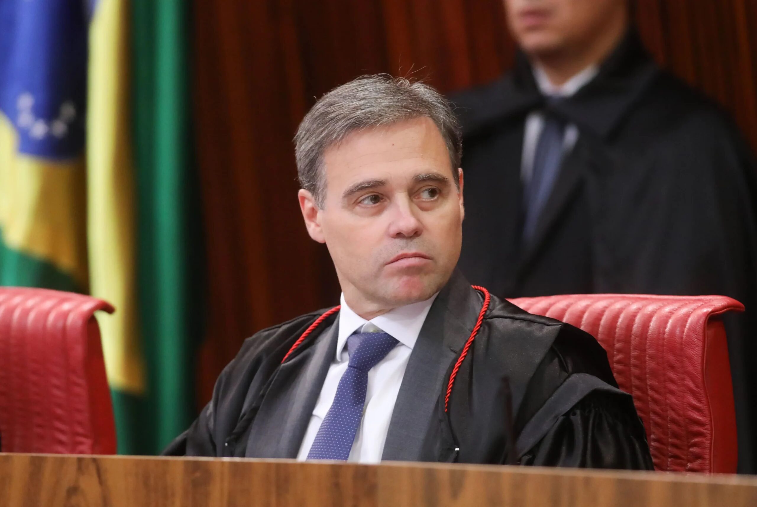 AGU trava ação contra Mendonça e intensifica crise política